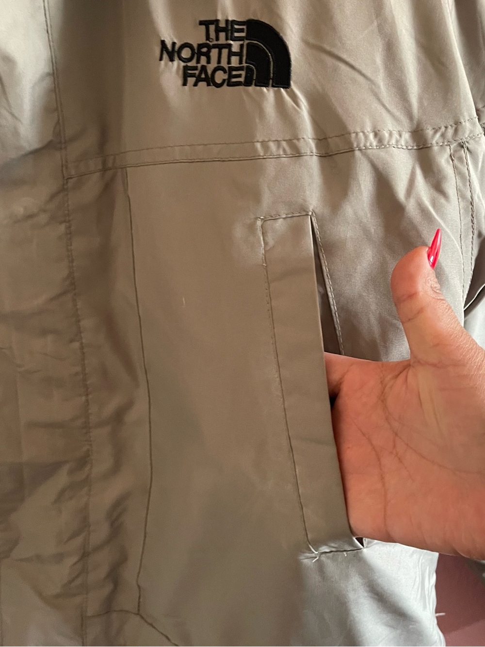 The North Face Men’s Beige Parka Jacket with Faux-Fur Hood - Picture 10 of 11